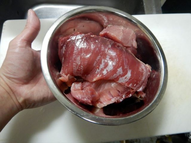 コイは挽肉にしちゃえば骨がとんで食べやすい 捌き方から説明するよ 東京でとって食べる生活