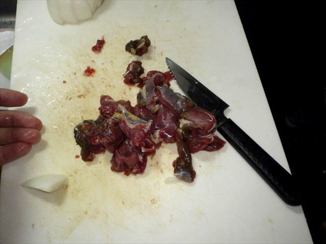 ヌートリアの肉、カットした