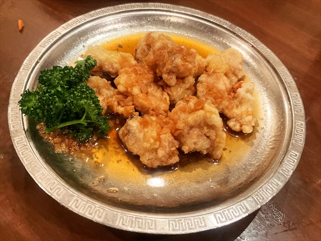 台湾料理店、カエルの唐揚げ（おそらくウシガエル）
