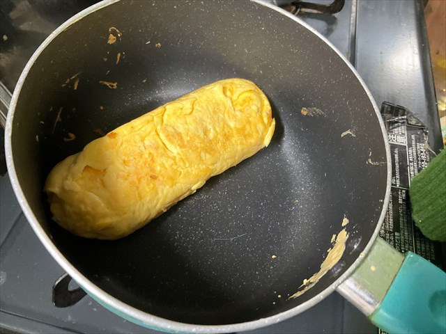 サメの卵焼きを焼く