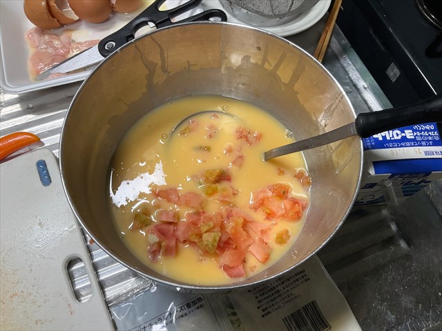 サメの卵料理を作る