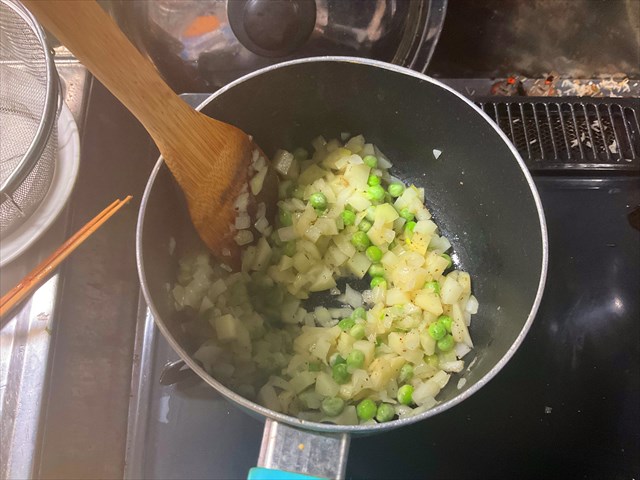 サメの卵料理を作る