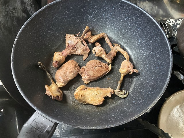 コガモをあぶる