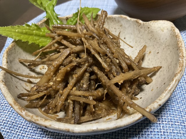 アザミの根を料理する