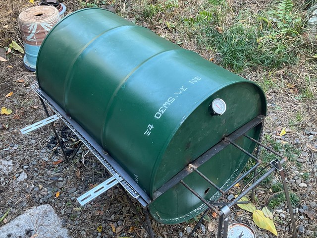 イノシシの丸焼きを作る