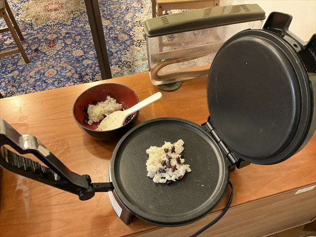 フェモラータオオモモブトハムシをせんべいにする